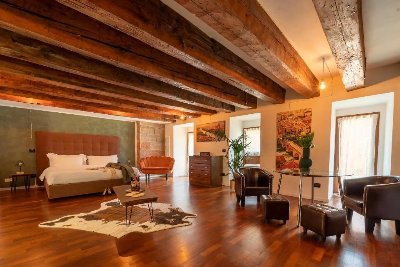 Aurelia Luxury - Piazza Delle Erbe location