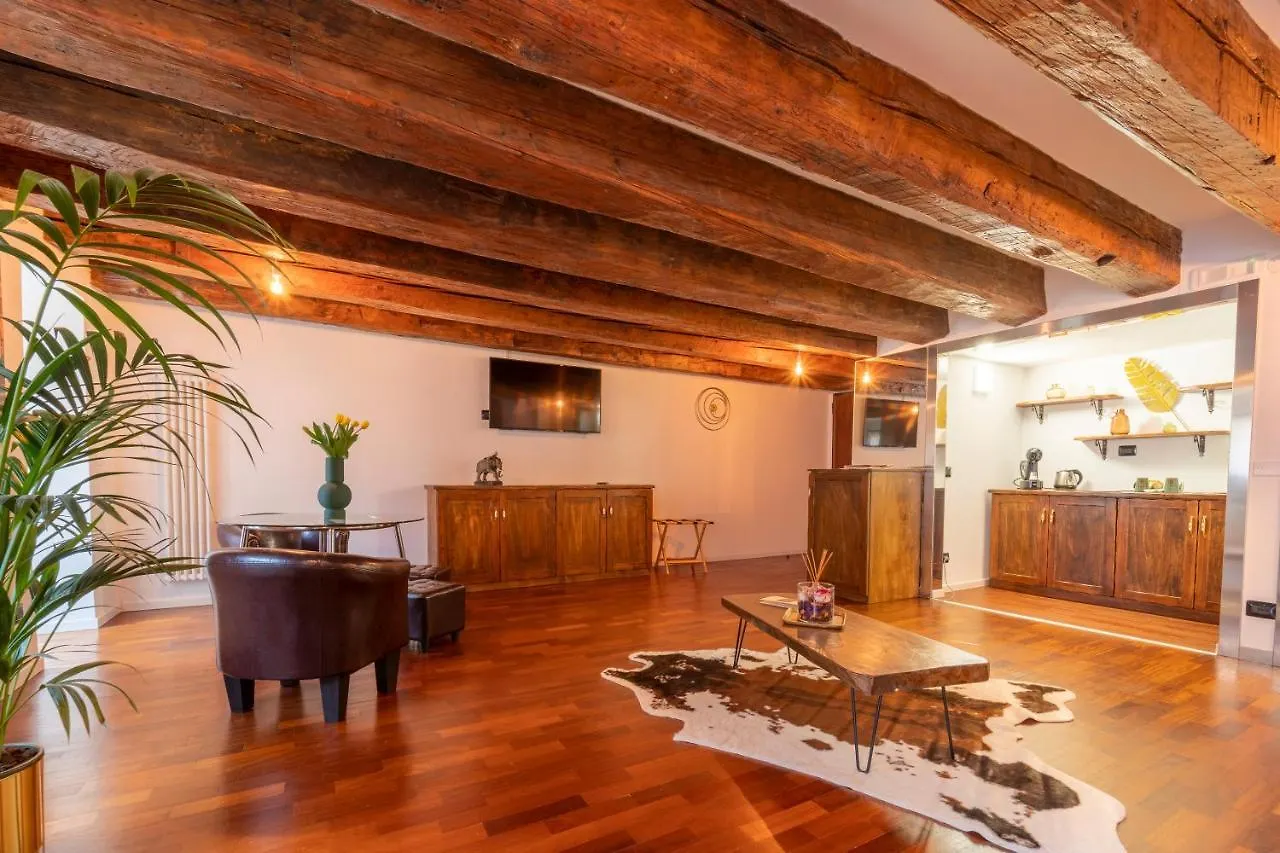 Aurelia Luxury - Piazza Delle Erbe Hotel Verona 0*,  Italy